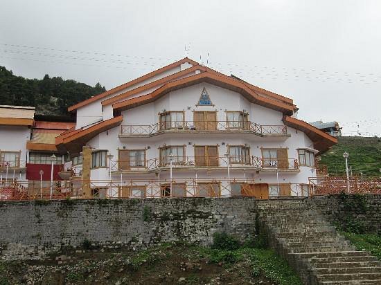 Cliff Top Club (Food Mandatory)